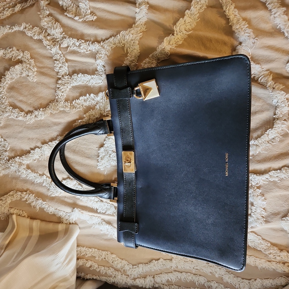 Michael Kors Handbag deep pockets velvety smooth inside walla